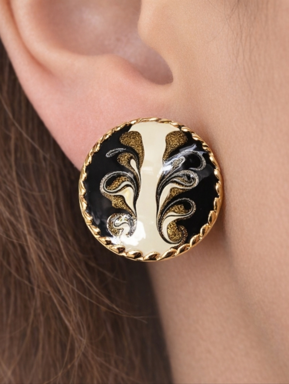 Women's Stunning Gold tone Multi-color Round Stud Earrings - Eye-Catching design